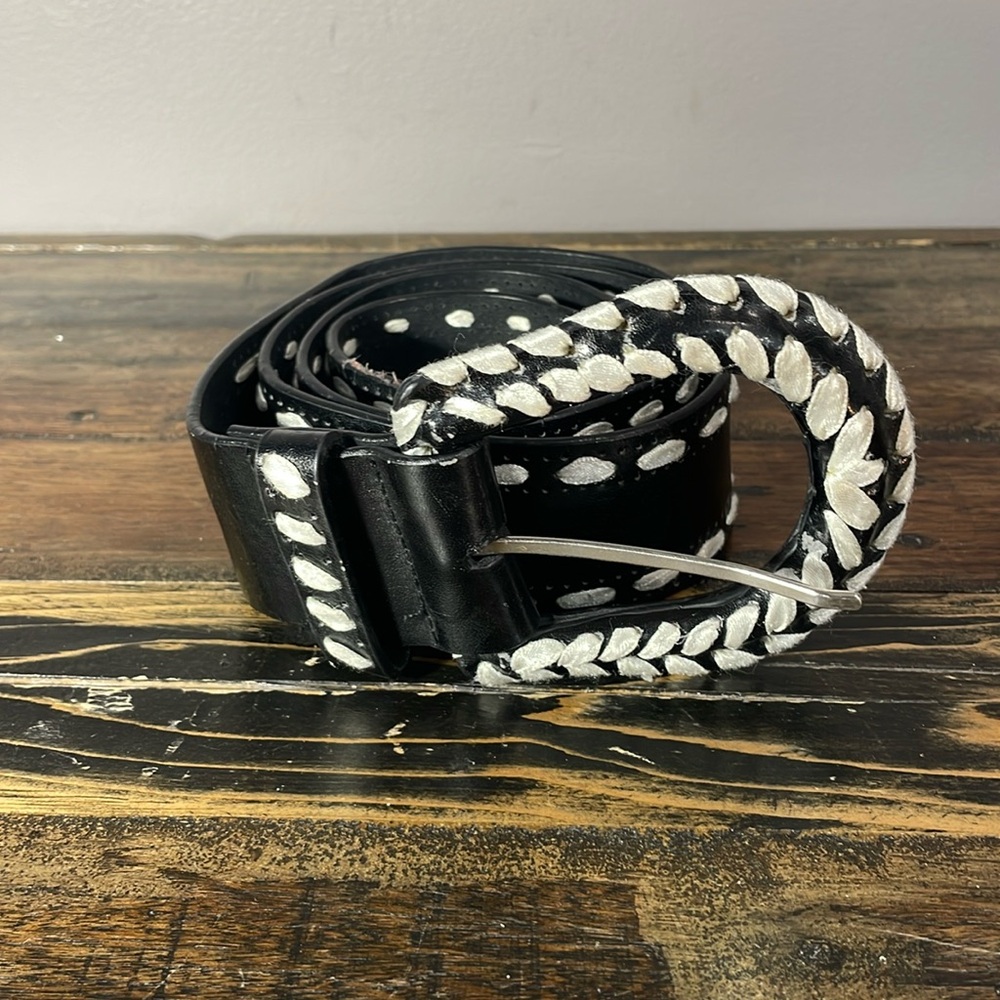 Women’s wide black and white leather belt size XL